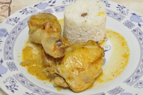 Kuřecí stehýnka na kari s  lahůdkovou rýží – Snadné Česko recept, zvládnete za 30 - 45 minut